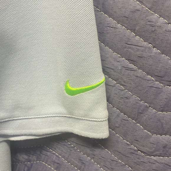 Nike Golf Shirt - Picture 2 of 3
